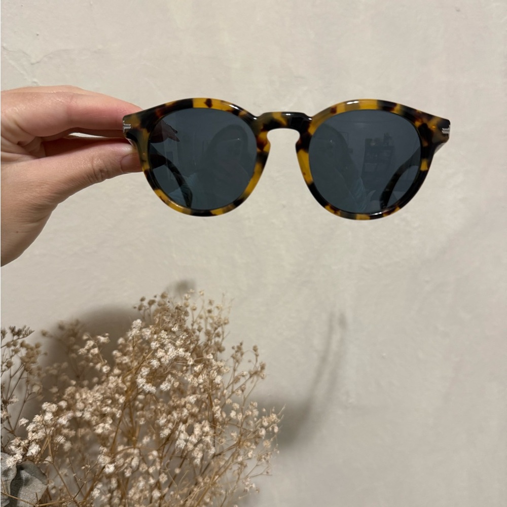 LANVIN TORTOISE SUNGLASSES - Picture 2 of 3